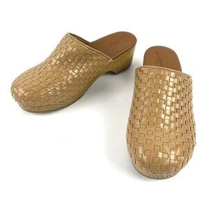 Universal Thread Clogs Weave pattern Tan slip on Wedge heel Wood Soles WMS SZ 8
